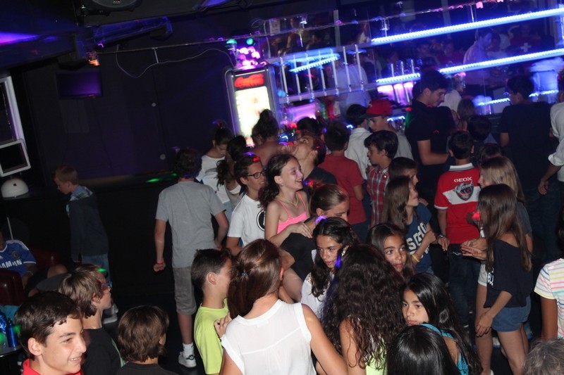 Village Camps International Summer Camp Leysin, Switzerland 2026-08-15 https://www.villagecamps.com/journals_admin/images/682-17-disco (33).jpg